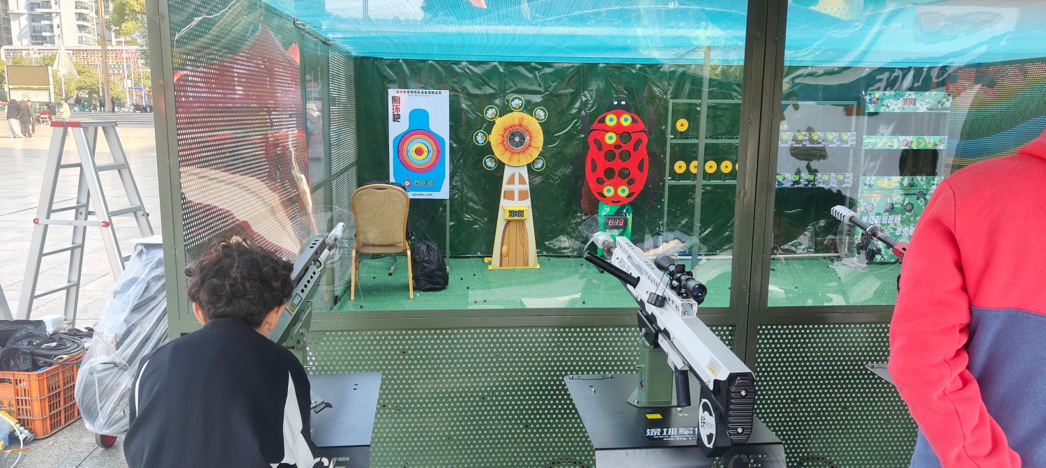 韶关沃尔玛广场 6*8场地 摆放6套设备